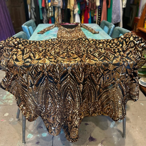 Black Mermaid Tail Gown - Picture 3 of 11